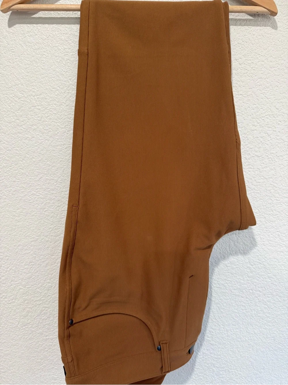 lululemon athletica Men's Chinos in Warm Brown
